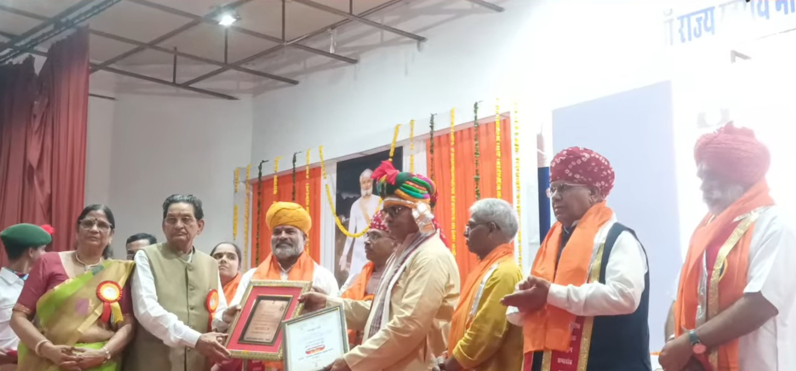 Bhamashah Shri Gopal Rathi honored with Shiksha Vibhusha